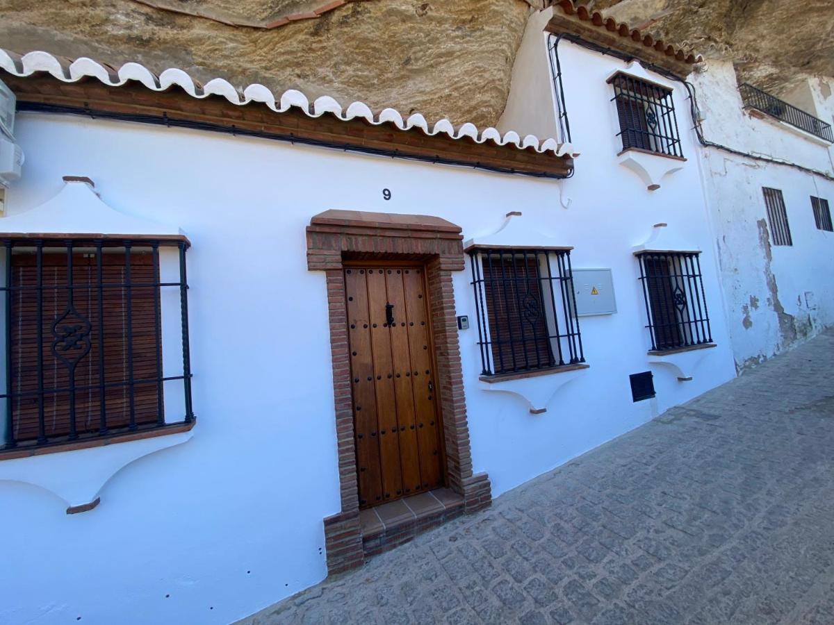 Bajo La Alcazaba * Setenil De Las Bodegas